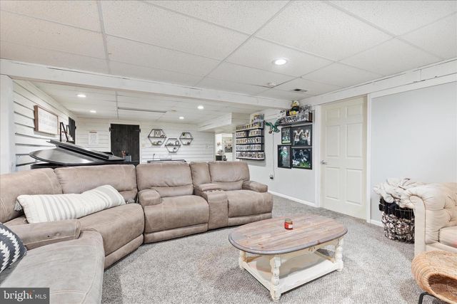 2050 BACK RD, Woodstock, VA 22664