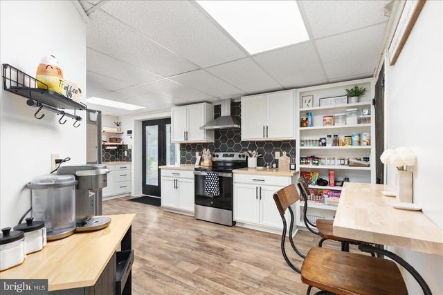 2050 BACK RD, Woodstock, VA 22664