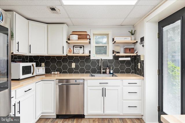 2050 BACK RD, Woodstock, VA 22664