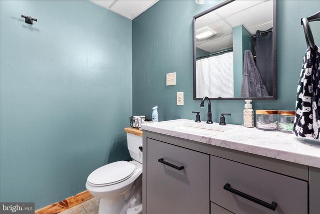 2050 BACK RD, Woodstock, VA 22664