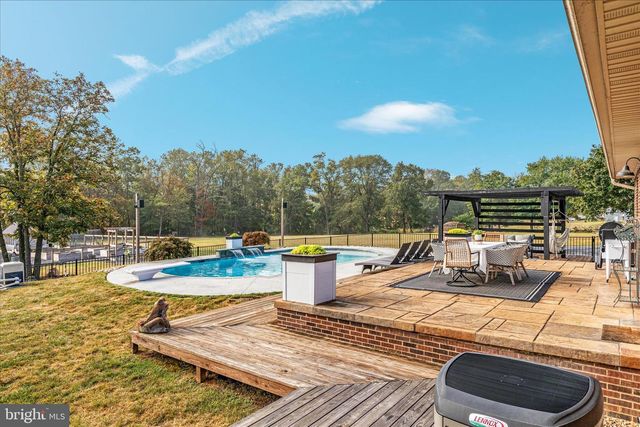 2050 BACK RD, Woodstock, VA 22664