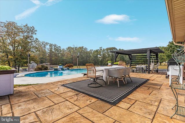 2050 BACK RD, Woodstock, VA 22664