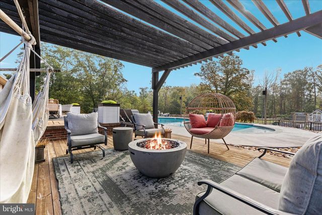 2050 BACK RD, Woodstock, VA 22664