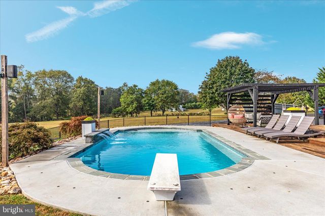 2050 BACK RD, Woodstock, VA 22664