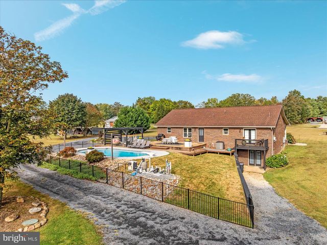 2050 BACK RD, Woodstock, VA 22664