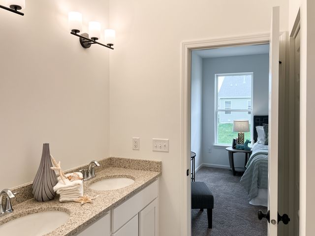 1731 S 5TH Street, Eldridge, IA 52748