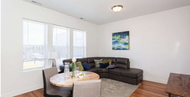 4048 N Milwaukee Avenue 3, Chicago, IL 60641