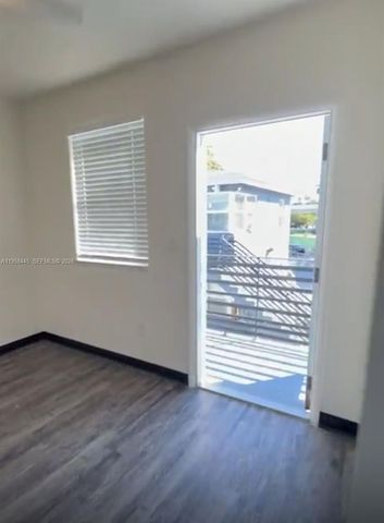 1191 NW 8th St Rd 07, Miami, FL 33136