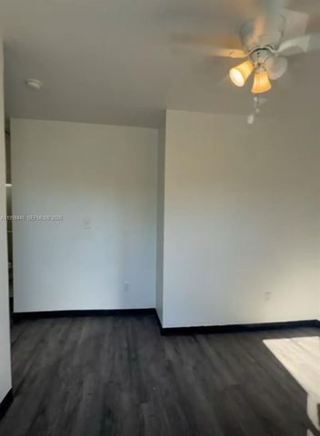 1191 NW 8th St Rd 07, Miami, FL 33136