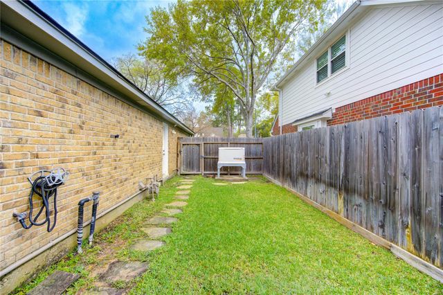 7727 Heathrow Lane, Spring, TX 77379