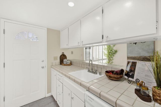 30 Belvedere Ct, Napa, CA 94559