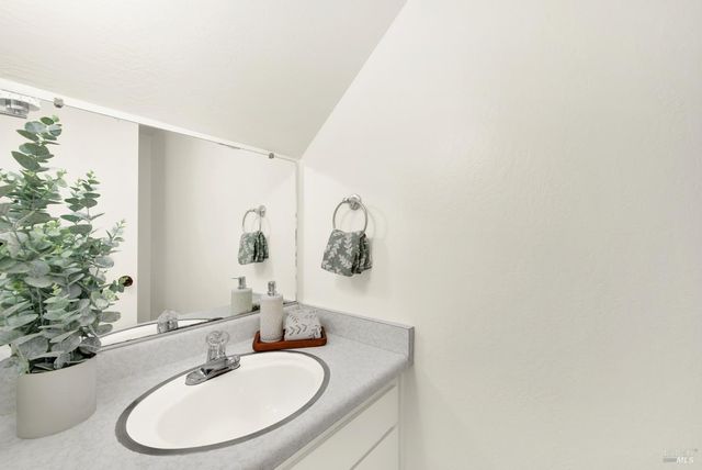 30 Belvedere Ct, Napa, CA 94559