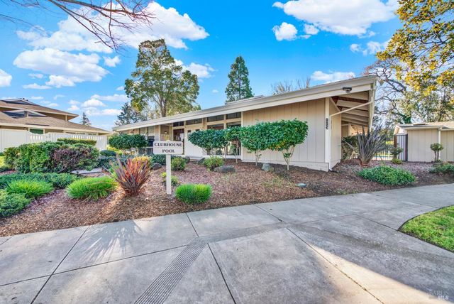 30 Belvedere Ct, Napa, CA 94559