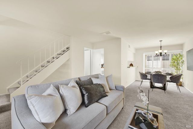 30 Belvedere Ct, Napa, CA 94559