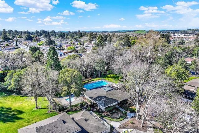 30 Belvedere Ct, Napa, CA 94559