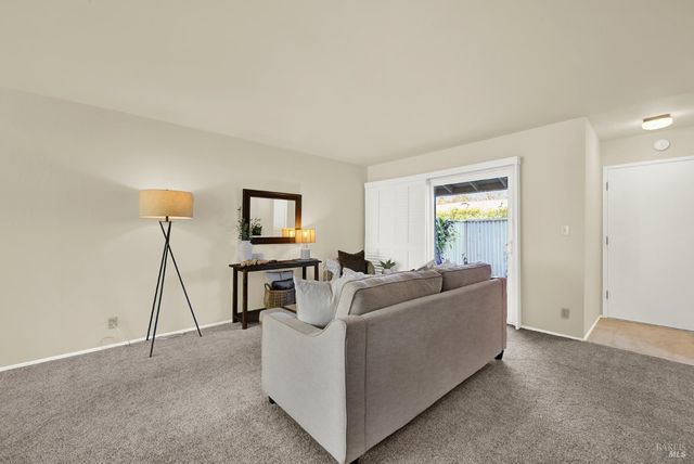 30 Belvedere Ct, Napa, CA 94559