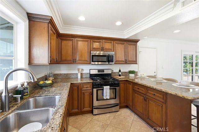 1110 E Meats Avenue, Orange, CA 92865