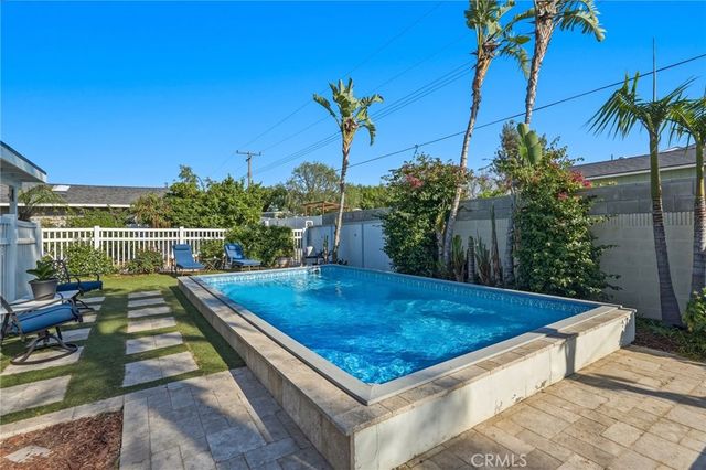1110 E Meats Avenue, Orange, CA 92865