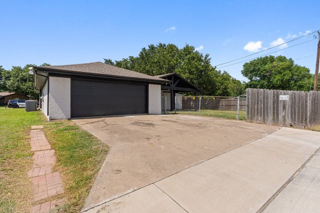 2150 Wellington Drive, Grand Prairie, TX 75051