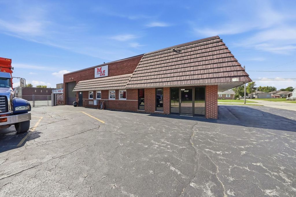 8400 S 77th Avenue, Bridgeview, IL 60455 — exterior