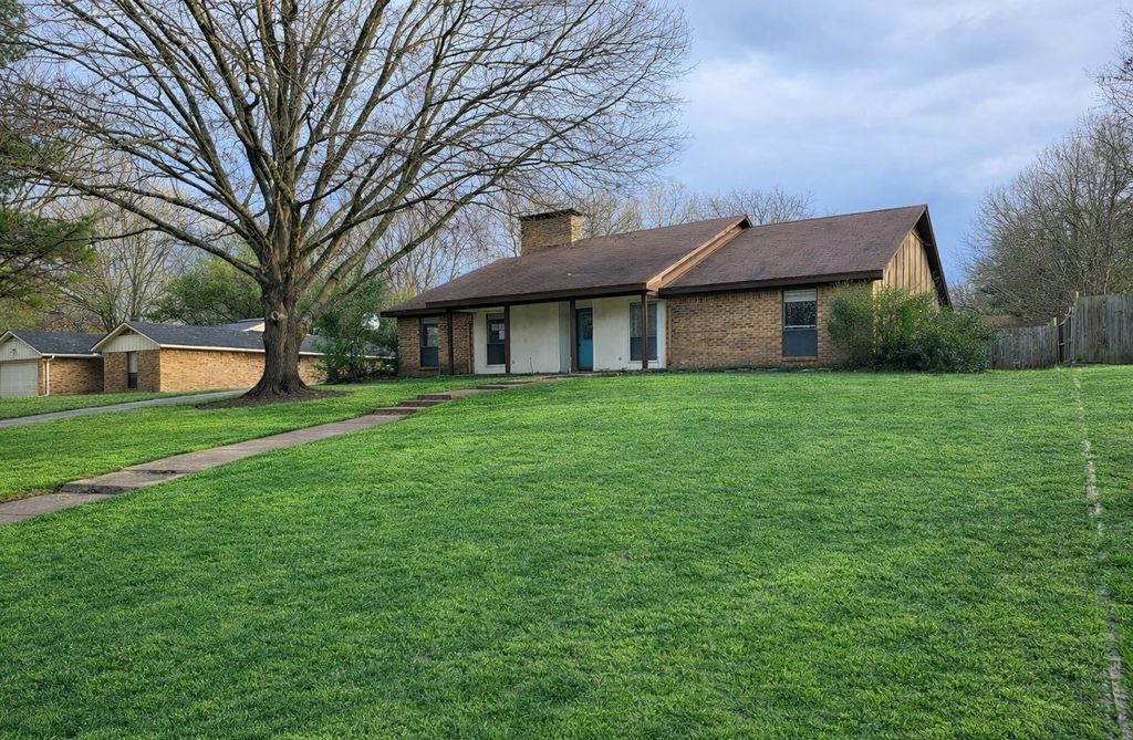 414 Jo Aynn Circle, Bonham, TX 75418