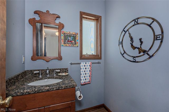 15880 Laurel Road, Chagrin Falls, OH 44022