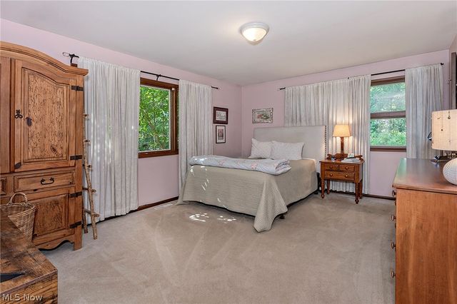 15880 Laurel Road, Chagrin Falls, OH 44022
