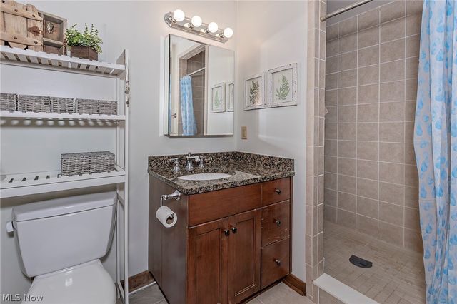 15880 Laurel Road, Chagrin Falls, OH 44022