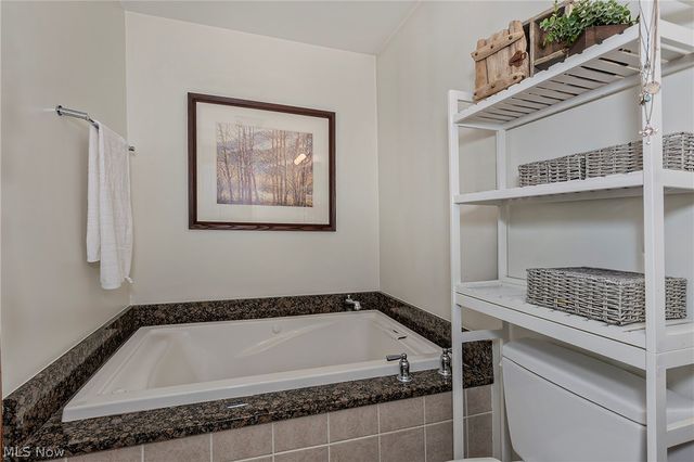 15880 Laurel Road, Chagrin Falls, OH 44022