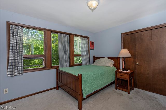 15880 Laurel Road, Chagrin Falls, OH 44022