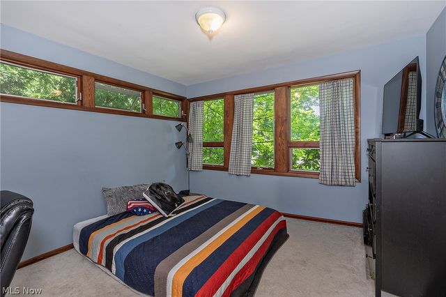 15880 Laurel Road, Chagrin Falls, OH 44022