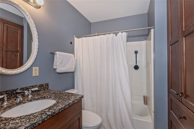 15880 Laurel Road, Chagrin Falls, OH 44022