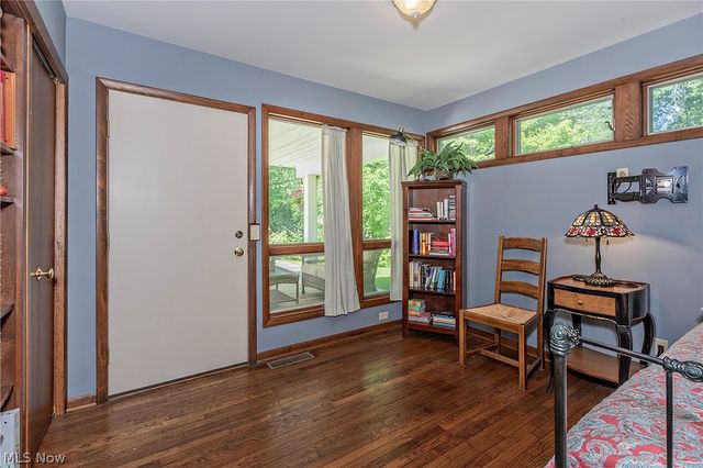 15880 Laurel Road, Chagrin Falls, OH 44022