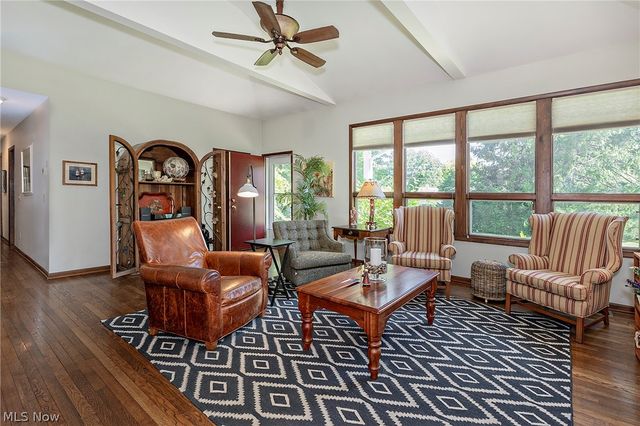 15880 Laurel Road, Chagrin Falls, OH 44022