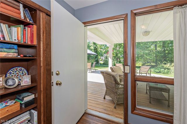 15880 Laurel Road, Chagrin Falls, OH 44022