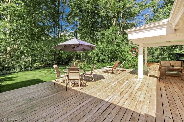 15880 Laurel Road, Chagrin Falls, OH 44022