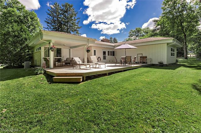 15880 Laurel Road, Chagrin Falls, OH 44022