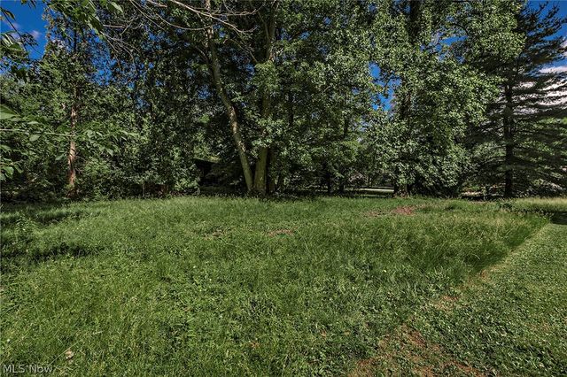 15880 Laurel Road, Chagrin Falls, OH 44022