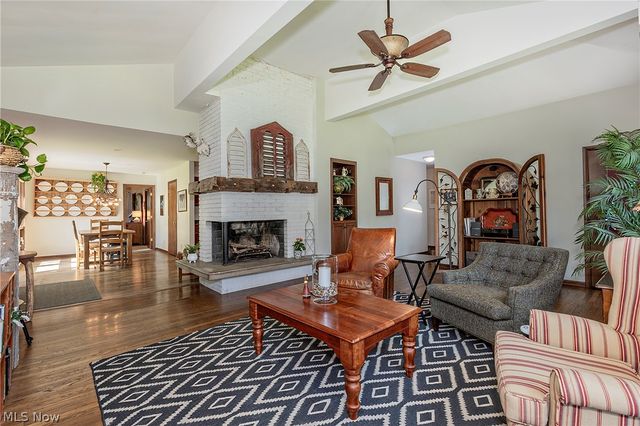 15880 Laurel Road, Chagrin Falls, OH 44022