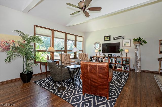15880 Laurel Road, Chagrin Falls, OH 44022
