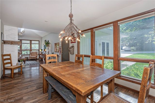 15880 Laurel Road, Chagrin Falls, OH 44022