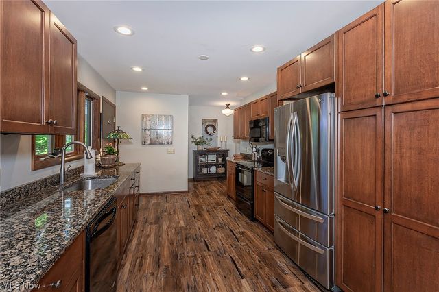 15880 Laurel Road, Chagrin Falls, OH 44022