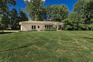 15880 Laurel Road, Chagrin Falls, OH 44022