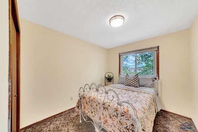 4615 MEADOWLAND DR, Rapid City, SD 57703