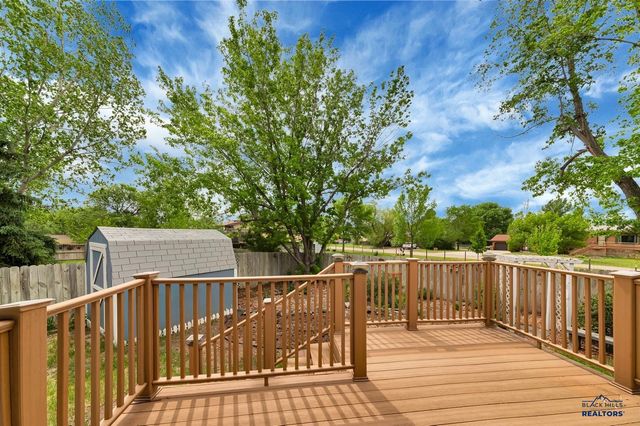 4615 MEADOWLAND DR, Rapid City, SD 57703