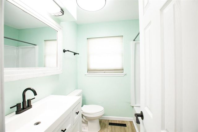 125 NE 11th Street, Moore, OK 73160