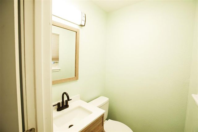 125 NE 11th Street, Moore, OK 73160