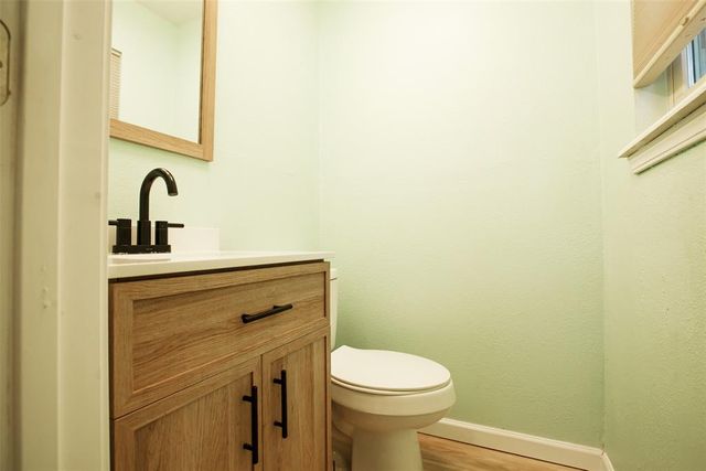 125 NE 11th Street, Moore, OK 73160