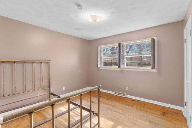 707 N Lone Pine Avenue, Springfield, MO 65802