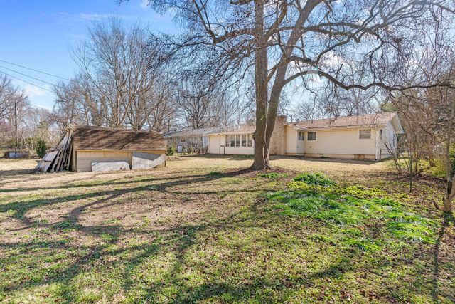 707 N Lone Pine Avenue, Springfield, MO 65802